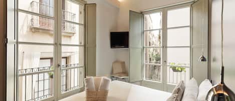 1 bedroom, in-room safe, iron/ironing board, free WiFi