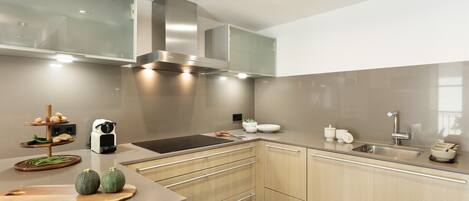 Réfrigérateur, micro-ondes, four, lave-vaisselle