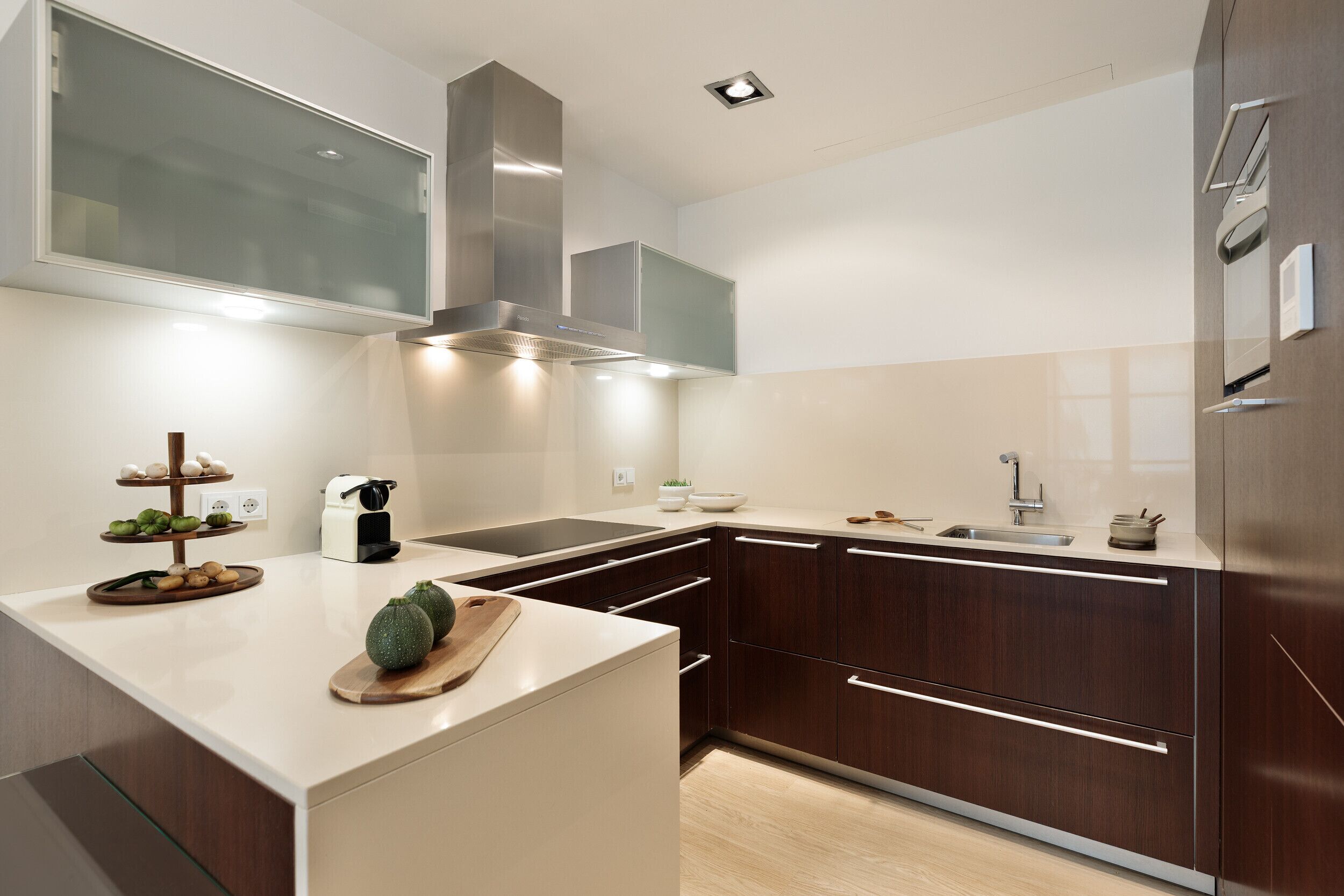 Kühlschrank, Mikrowelle, Ofen, Geschirrspüler