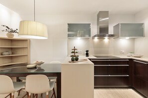 Refrigerador, microondas, horno y lavavajillas 