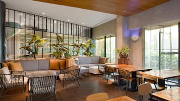 Lobby-lounge