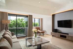 Premier Room, 3 Bedrooms | Living area - Oakwood Suites Kuningan Jakarta (Jakarta)