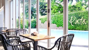 Breakfast, lunch and dinner served