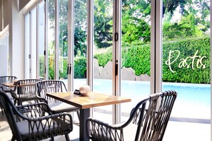 Breakfast, lunch and dinner served