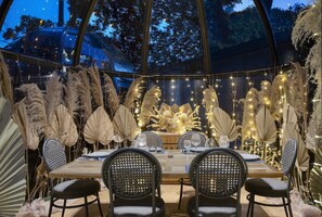 Poolside bar