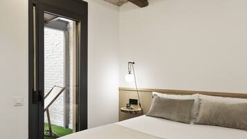 2 chambres, coffres-forts dans les chambres, fer et planche Ă repasser