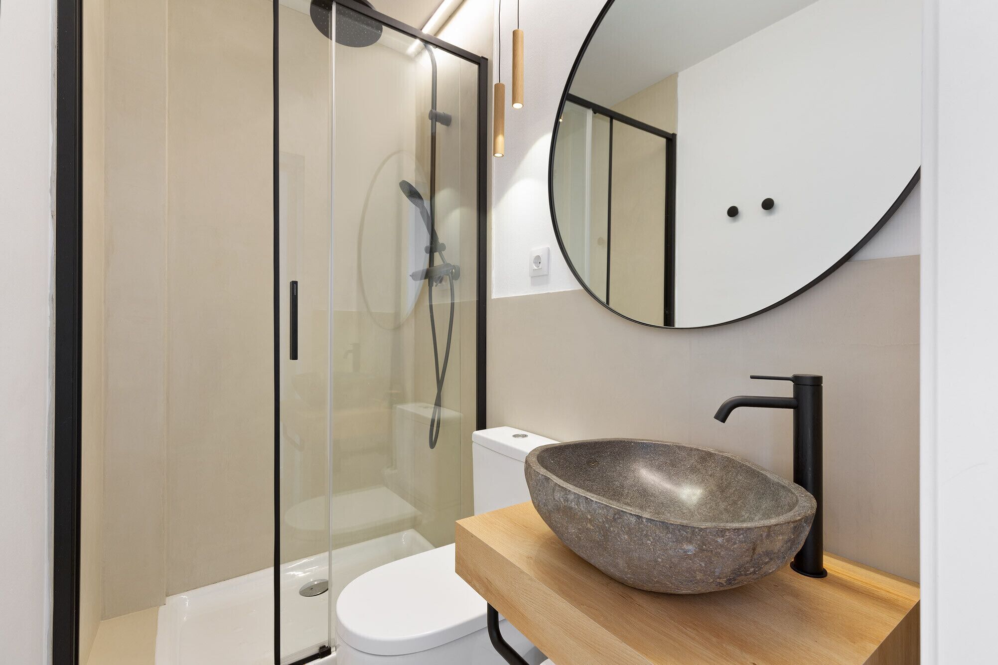 Dusche, Haartrockner, Handtücher