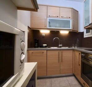 Apartment, 2 Schlafzimmer | Eigene Küche | Kühlschrank, Mikrowelle, Ofen, Herdplatte