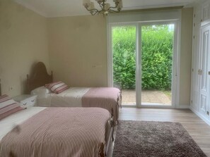 3 Schlafzimmer, Bügeleisen/Bügelbrett, Reisekinderbett, kostenloses WLAN