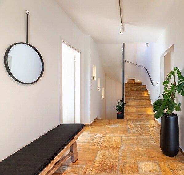 Villa, 5 Schlafzimmer | Wohnbereich | Smart-TV