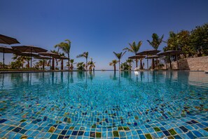 Piscine extérieure (ouverte en saison)