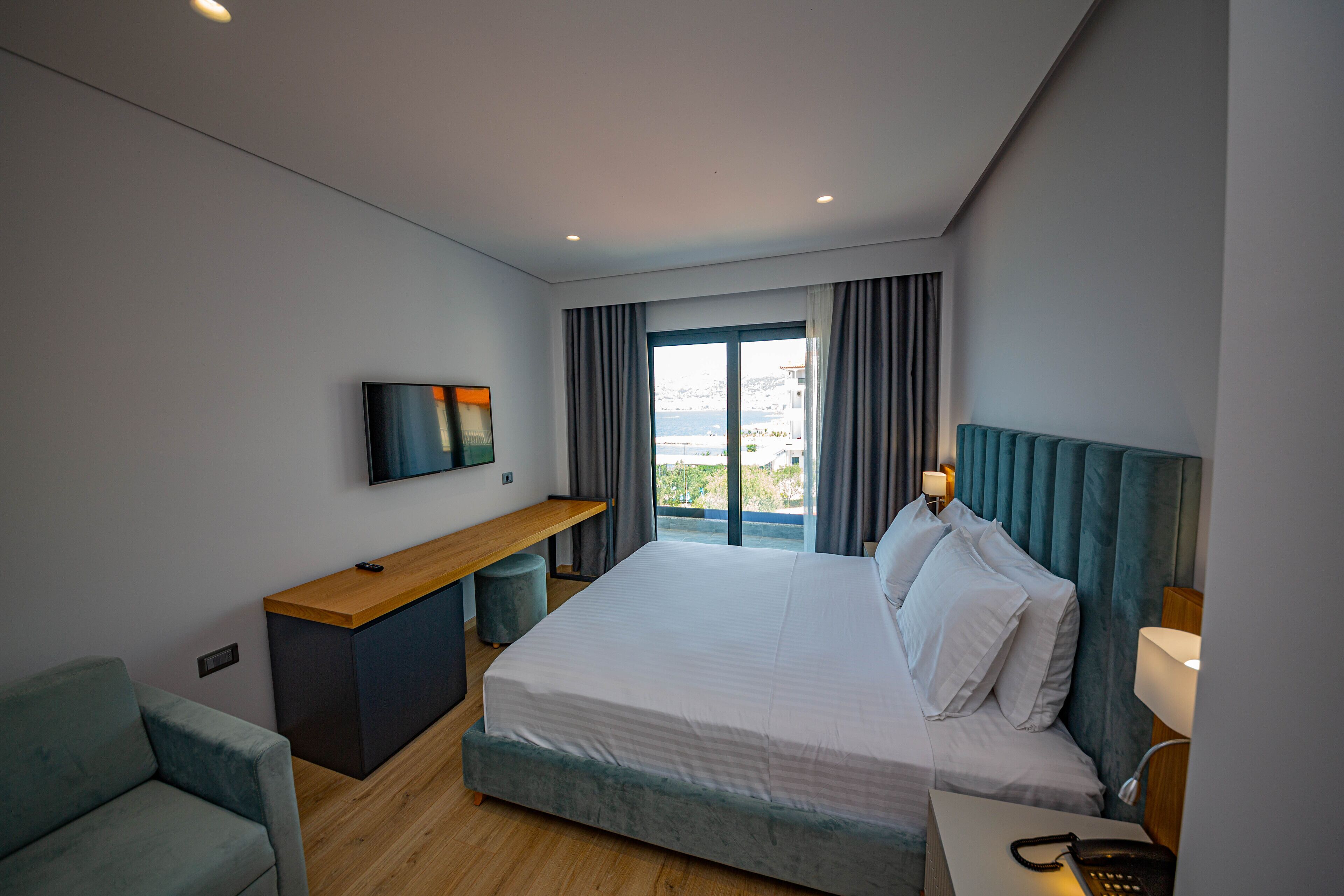 Deluxe Double Room, Partial Sea View