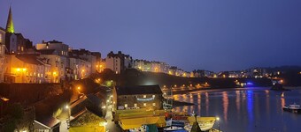 Spacious farm cottage full of character - rural yet close to beaches & castles