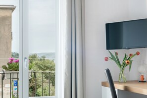 Deluxe Room | Premium bedding, down comforters, memory foam beds, minibar - Aurà - Guest House Iblea (Ragusa)