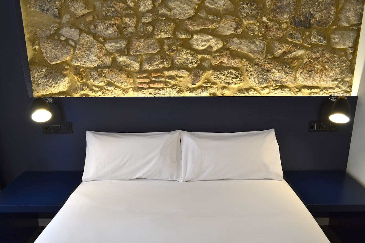 standard room | 1 bedroom, desk, laptop workspace, blackout curtains