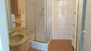 Dusche, Handtücher, Toilettenpapier