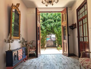 Interior - Entire Villa with Private Gardens In Central Location (València)