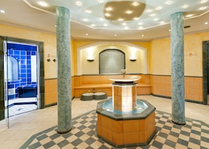 Sauna, bany turc, massatges esportius i 2 sales de tractament