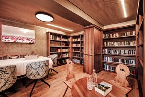 Library - Hotel Birkenhöhe (Mittelberg)