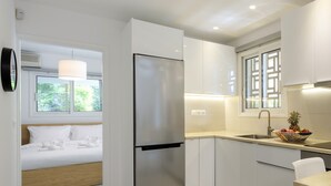 Private kitchen - Radiant homm Vouliagmeni Apartment 4ppl (Vari-Voula-Vouliagmeni)