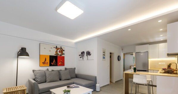 Appartement, 1 chambre | Aire de séjour | Téléviseur à écran plat de 25 po avec télévision par câble