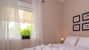Appartement, 1 slaapkamer | 1 slaapkamer, een bureau, een laptopwerkplek