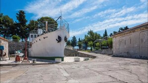 Exterior - Sailor Boutique Rooms (Split)