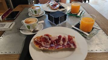 Daily cooked-to-order breakfast for a fee