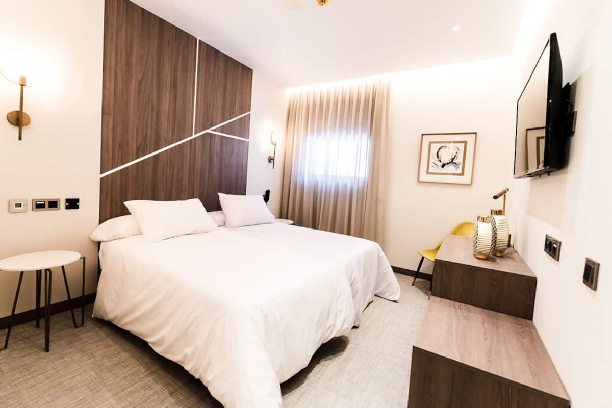 Classic Twin Room (Ansares) | Premium bedding, down comforters, minibar, in-room safe