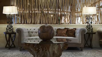 Een 43-inch smart-tv met digitale zenders en een televisie