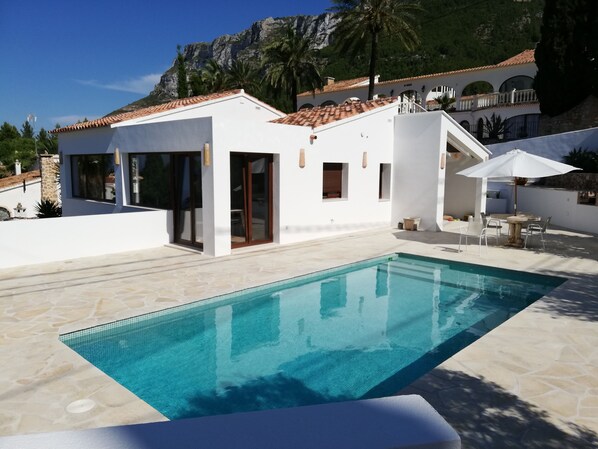 Outdoor pool - Quiet house in Denia + Apartment (La Pedrera)