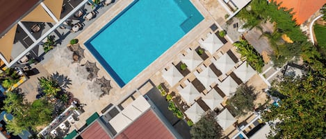Outdoor pool, open 10:00 AM to 6:00 PM, pool umbrellas, pool loungers