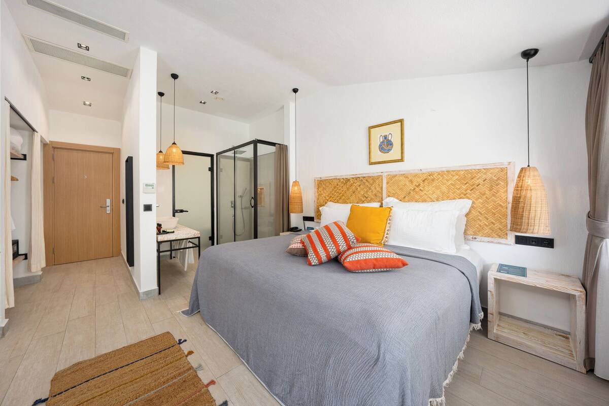 Bohem Honeymoon Room | มินิบาร์, ตู้นิรภัยในห้องพัก, พื้นที่ทำงานแบบใช้แล็ปท็อป, ผ้าม่านกันแสง