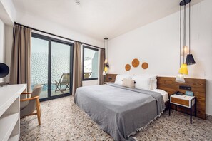 Swim-Up Suite