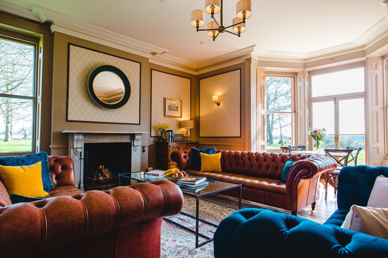 智能電視、壁爐、乒乓球設施、書籍