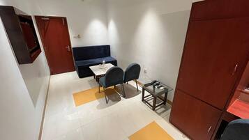 Family Room | Desk, soundproofing