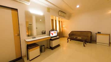 Premium Room | Desk, soundproofing