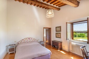 4 bedrooms, desk, iron/ironing board, travel cot