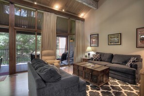 Smart TV - Ponderosa Pines Getaway (#870) |10 min to Ski - Deck - Golf - AC/Pool/HotTub (Durango)