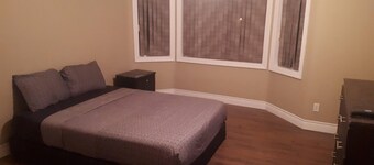 Deluxe 2 Bedroom 2 Bath Apartment and Den  with Gym