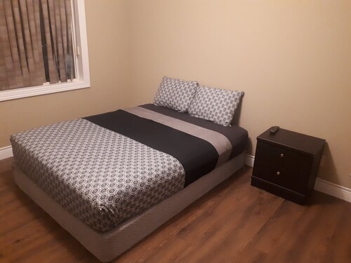 Deluxe 2 Bedroom 2 Bath Apartment and Den  with Gym
