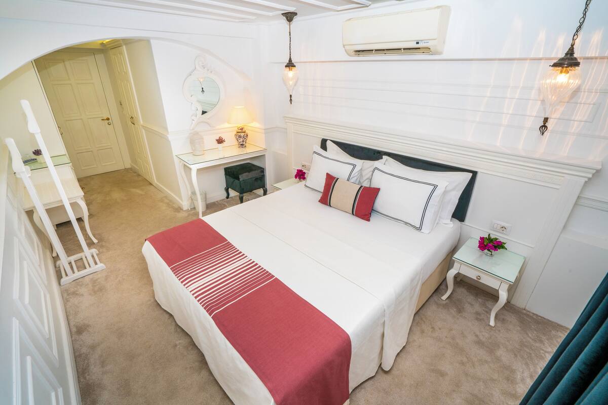 Deluxe Double Room, Entrance Floor | Sengetøy i egyptisk bomull, sengetøy av topp kvalitet og dundyner