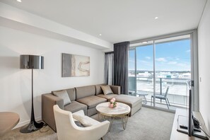 TV - Modern Studio Apartment (Chatswood)