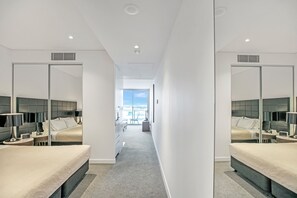 1 bedroom, iron/ironing board, WiFi, bed sheets - Modern Studio Apartment (Chatswood)