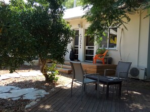 Terrace/patio - Coastal Olive Farm, Great Location (Megadim)