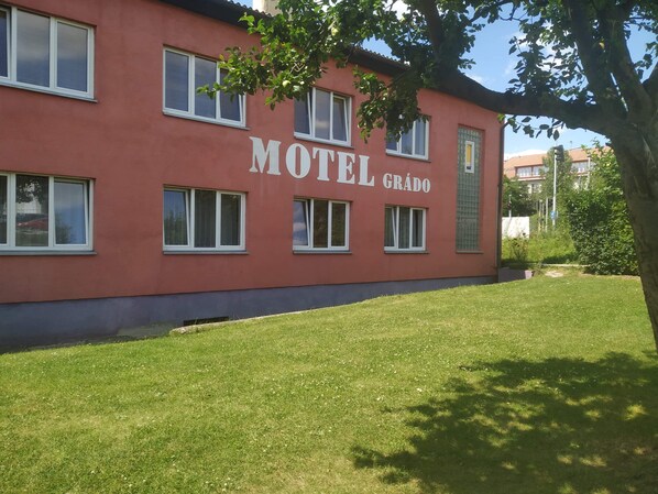 Fachada da propriedade