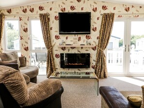 Hytte, flere senger | Oppholdsrom | En 30-tommers TV med digitale kanaler