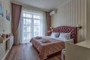 Premium bedding, free minibar items, in-room safe