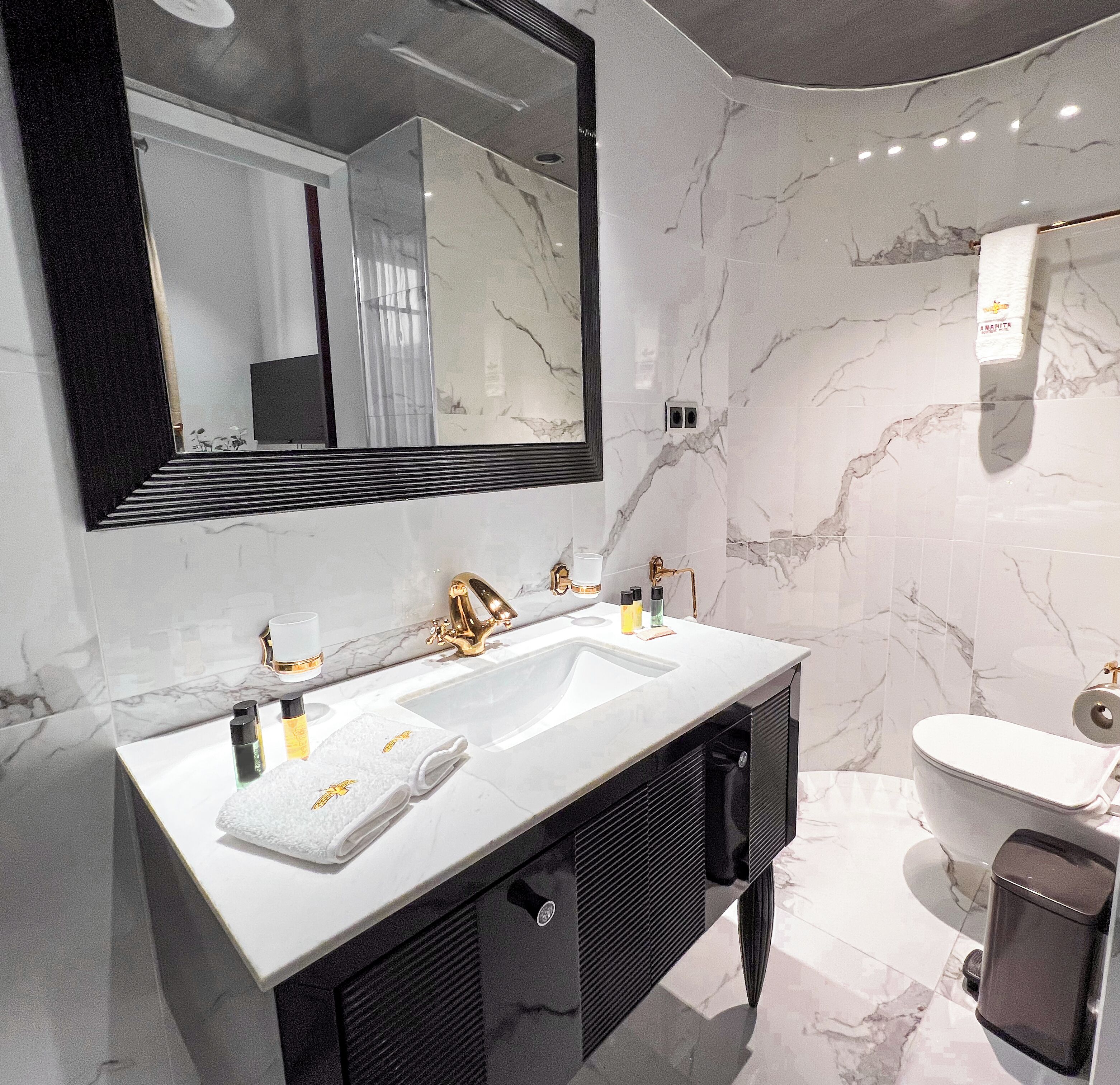 economy double room | bathroom | separate bathtub and shower, jetted bath, rainfall showerhead