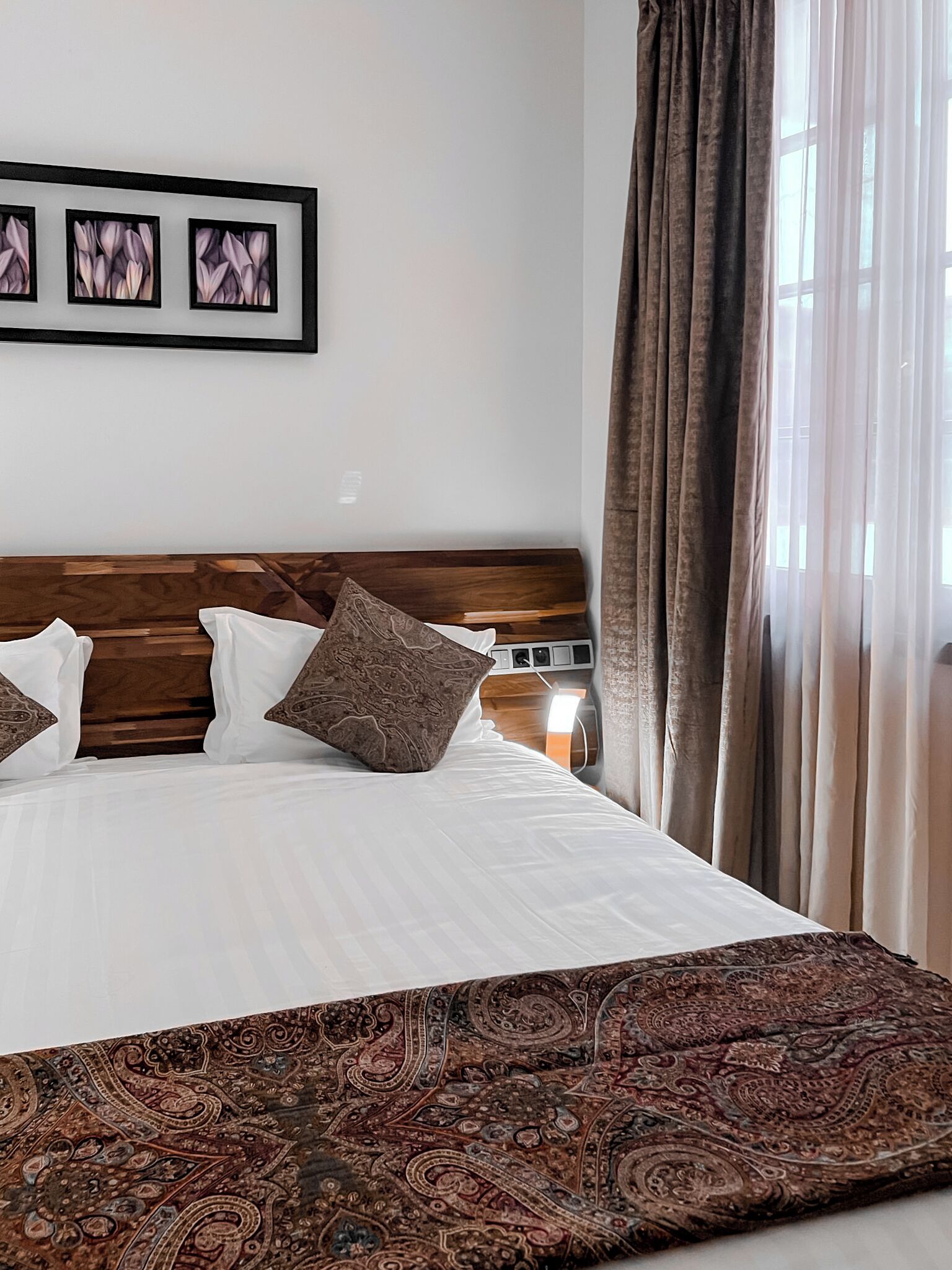 classic double room | 1 bedroom, minibar, in-room safe, desk